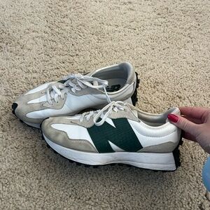 New Balance 327 Sneakers